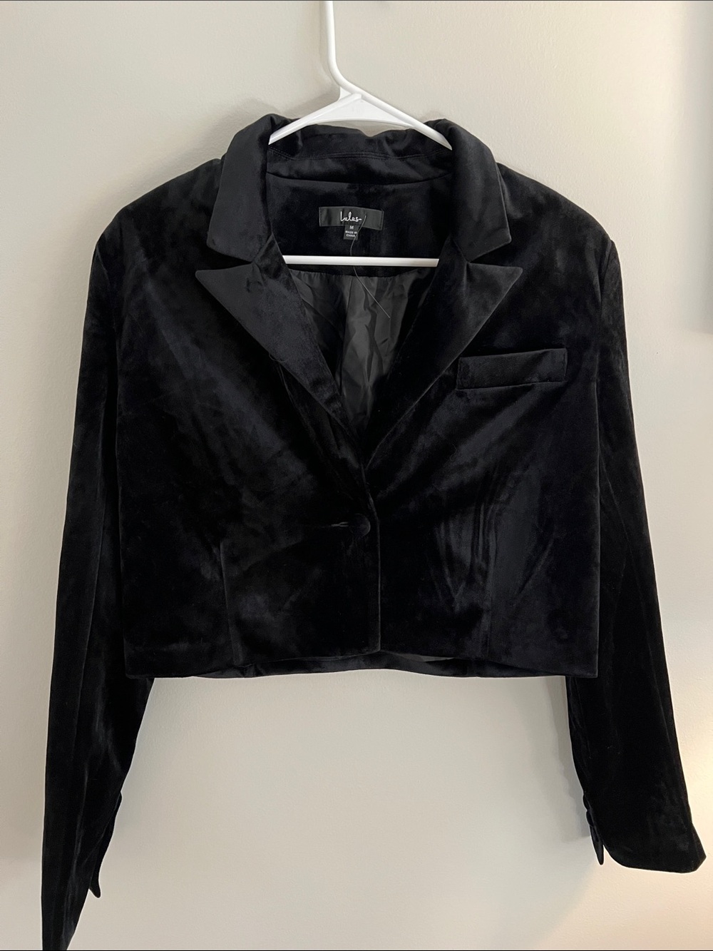 Lulu's Black Velvet Cropped Blazer